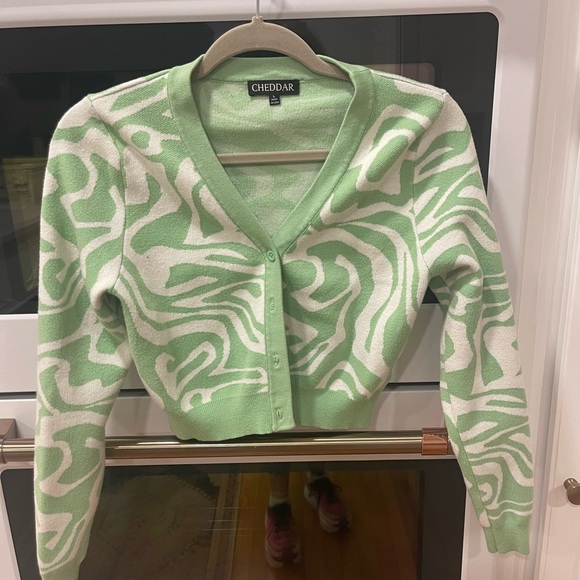 Cheddar Sweaters - Cropped V-Neck Cardigan Sweater